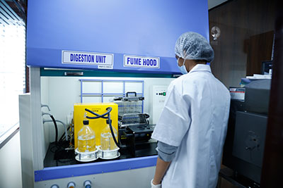Salt spray corrosion test chamber