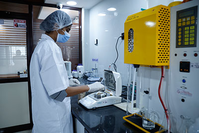 Universal tensile testing machine